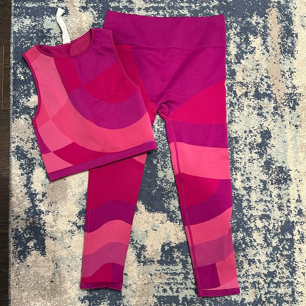 BRAND NEW. Fabletics workout set